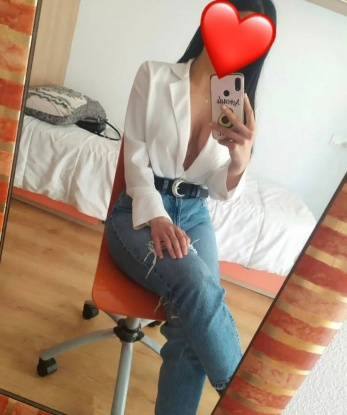 Хочешь расслабиться и побыть в обворожительной компании? Фото в профиле подтверждают, что я неожиданно сексуальная индивидуалка. Мои возможности не ограничены - горячие игры, эксперименты, массаж... все, что ты хочешь! Бери с собой свое желание, и я превратю его в яркую реальность. Положительные отзывы моих клиентов подтверждают мою надежность и качество услуг. Жду тебя в Москве, чтобы удовлетворить твои желания. 💫 15645, 29 лет