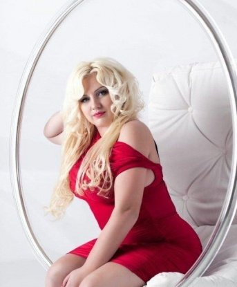 Опыт и опытность - мои вторые и третьи имена 😉 Живу в Москве, городе страсти и возможностей. Встреча со мной - это настоящий фейерверк эмоций, действительно незабываемый опыт. У меня есть все, чтобы сделать тебя счастливым: мягкое ароматное тело, волнующие кривые и бесконечно чувственные пальчики. Я способна реализовать твои самые извращенные фантазии, и ты обязательно захочешь вернуться ко мне снова и снова. Услуги наивысшего класса, безупречное обслуживание и полное удовлетворение - гарантировано! Приглашаю тебя посмотреть мои фото и прочитать отзывы, чтобы убедиться в этом самому. Ты заслуживаешь только лучшего, и я готова предложить тебе именно это. Позвони мне, и мы встретимся в Москве, где я подарю тебе ночь, о которой будешь мечтать до конца жизни. 💋 8724, 39 лет